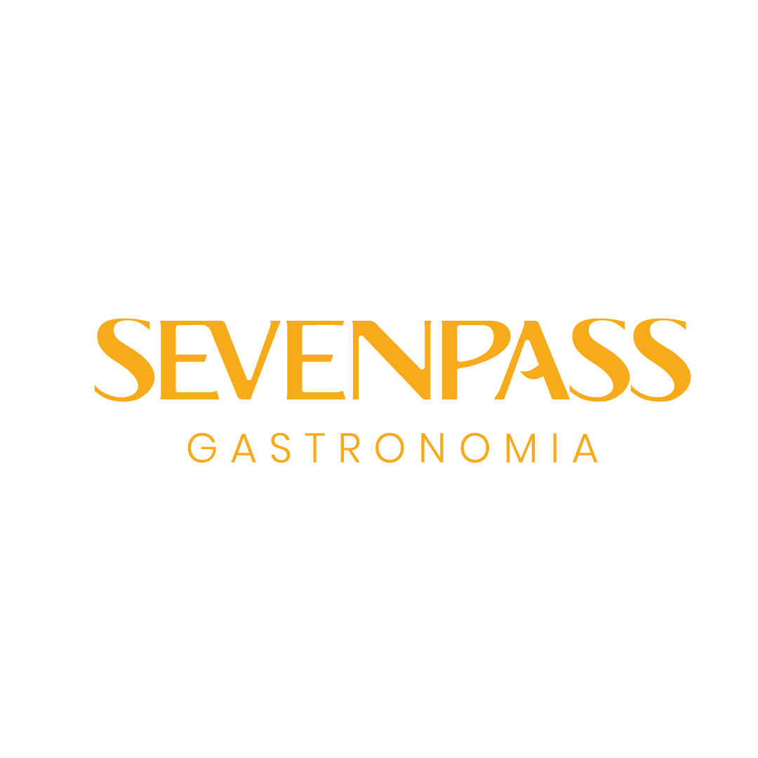 logo sevenpass - amarela